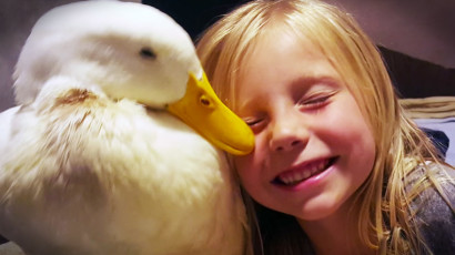 Duck and Girl ©Godvine