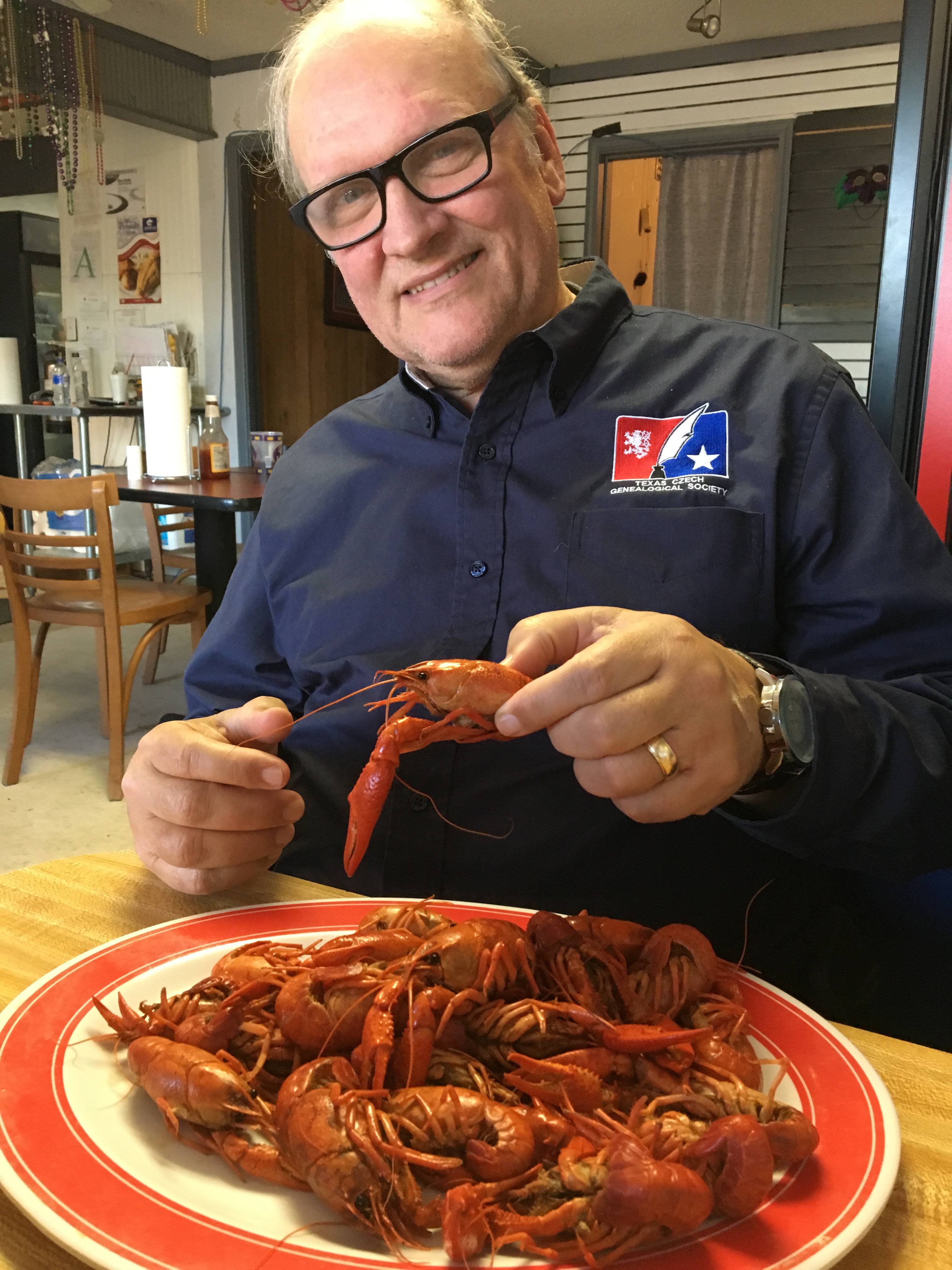 JJSJ-eating-crawdads-in-Mississippi