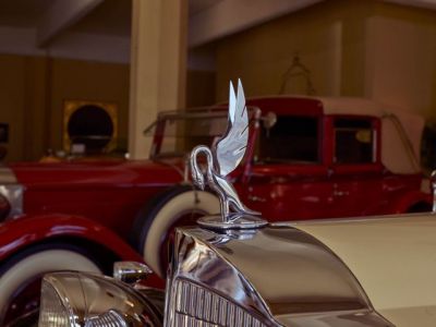 Hood Ornament on a Packard (Library of Congress PD)